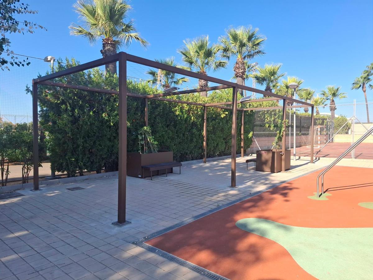 La pérgola de Real ubicada en el polideportivo municipal.
