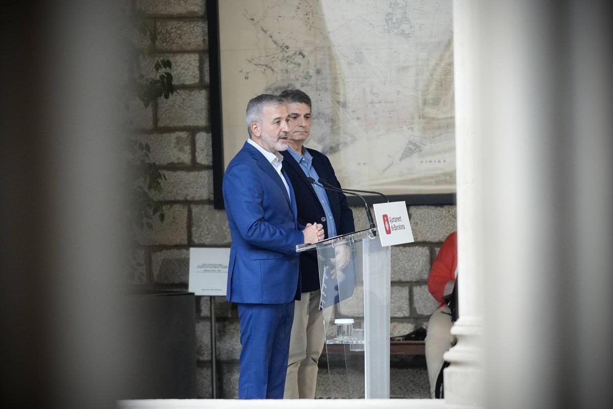 El alcalde de Barcelona, Jaume Collboni, presenta el proyecto con el que Barcelona concurre al Pla de Barris de la Generalitat junto a Alex Montes, Director General de Foment de Ciutat.