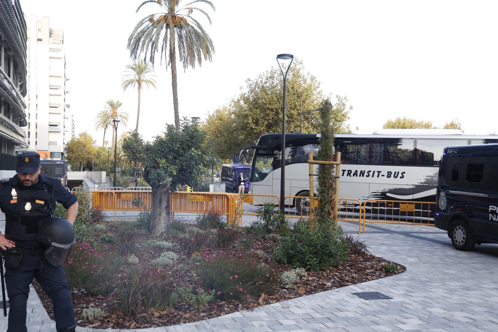El Roig Arena se blinda para el partido entre el Valencia Basket y el Hapoel Tel Aviv