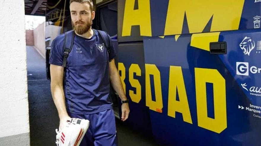 David Jelínek, jugador del UCAM Murcia, antes de afrontar un partido fuera de casa.  | PRENSA UCAM CB