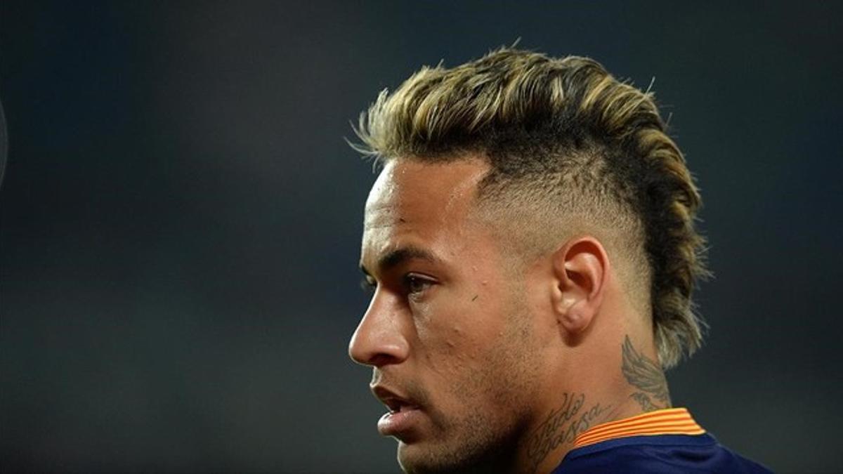 Neymar, con su nueva cresta, durante el partido de Copa contra el Athletic en el Camp Nou,