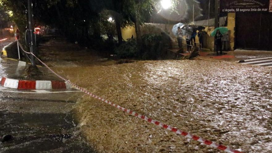 La riera de Vilassar de Mar desbordada.