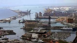 El Port de Barcelona multará a barcos muy contaminantes después de verano