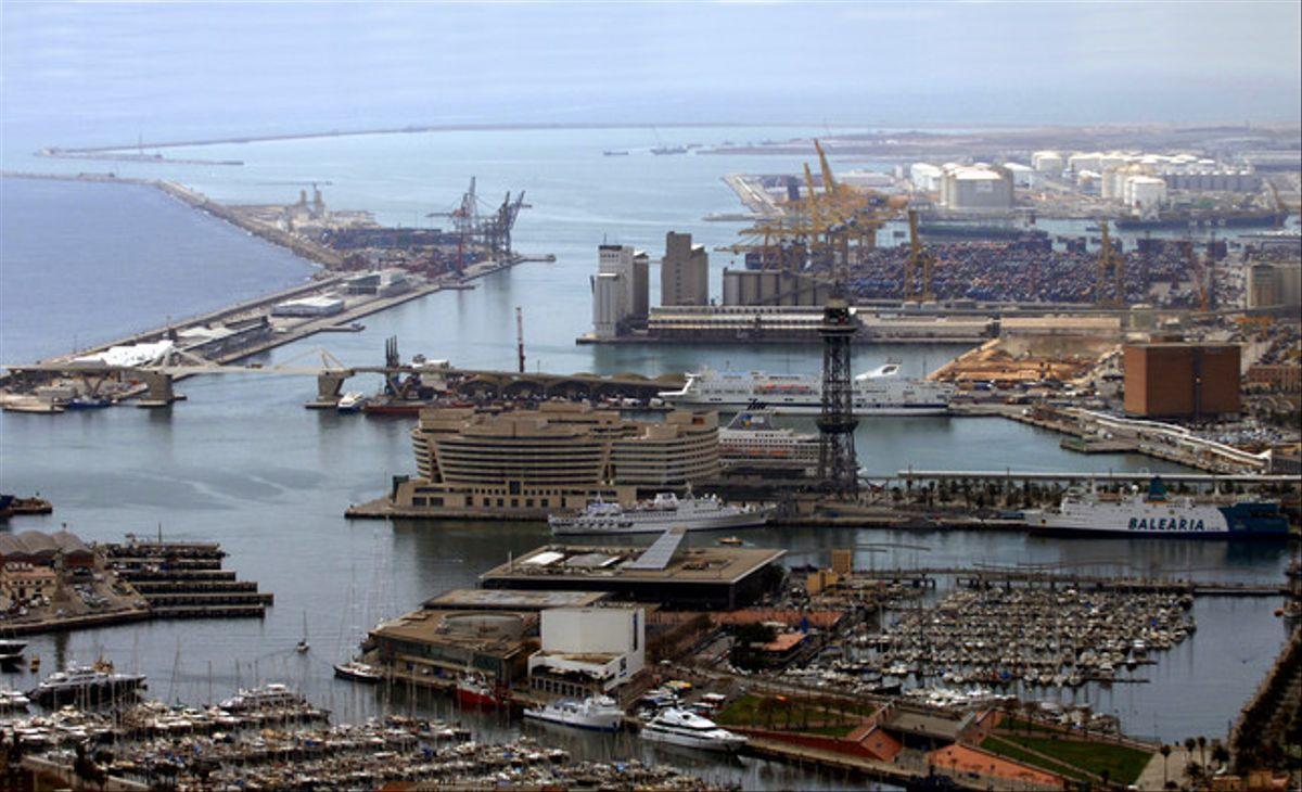 Una fuga d’hidrocarbur al port de Barcelona activa la prealerta per contaminació