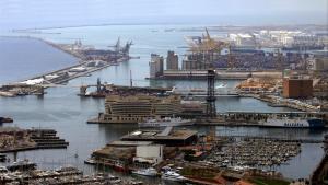 Una fuga d’hidrocarbur al port de Barcelona activa la prealerta per contaminació