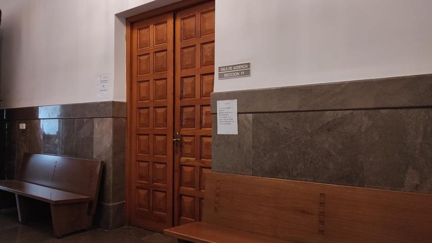 A juicio por usar su cargo de funcionaria para rebajar la pensión alimentaria de la hija de su novio