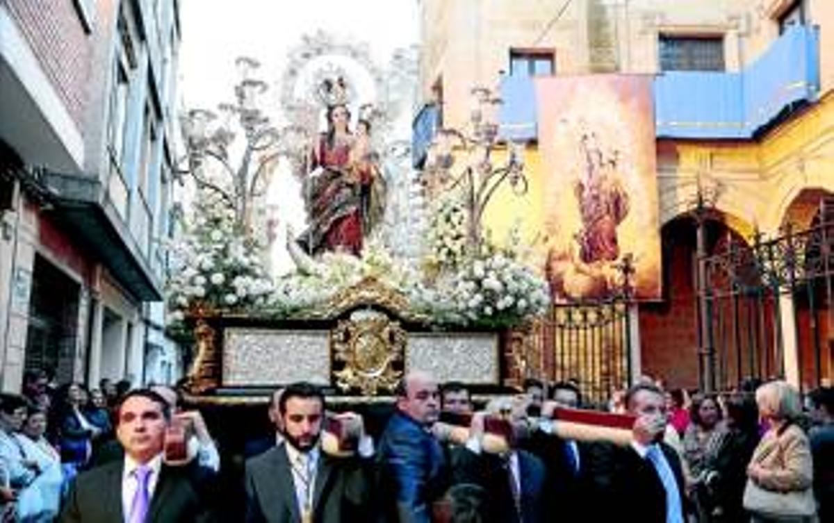 La lluvia desluce la Noche de La Aurora