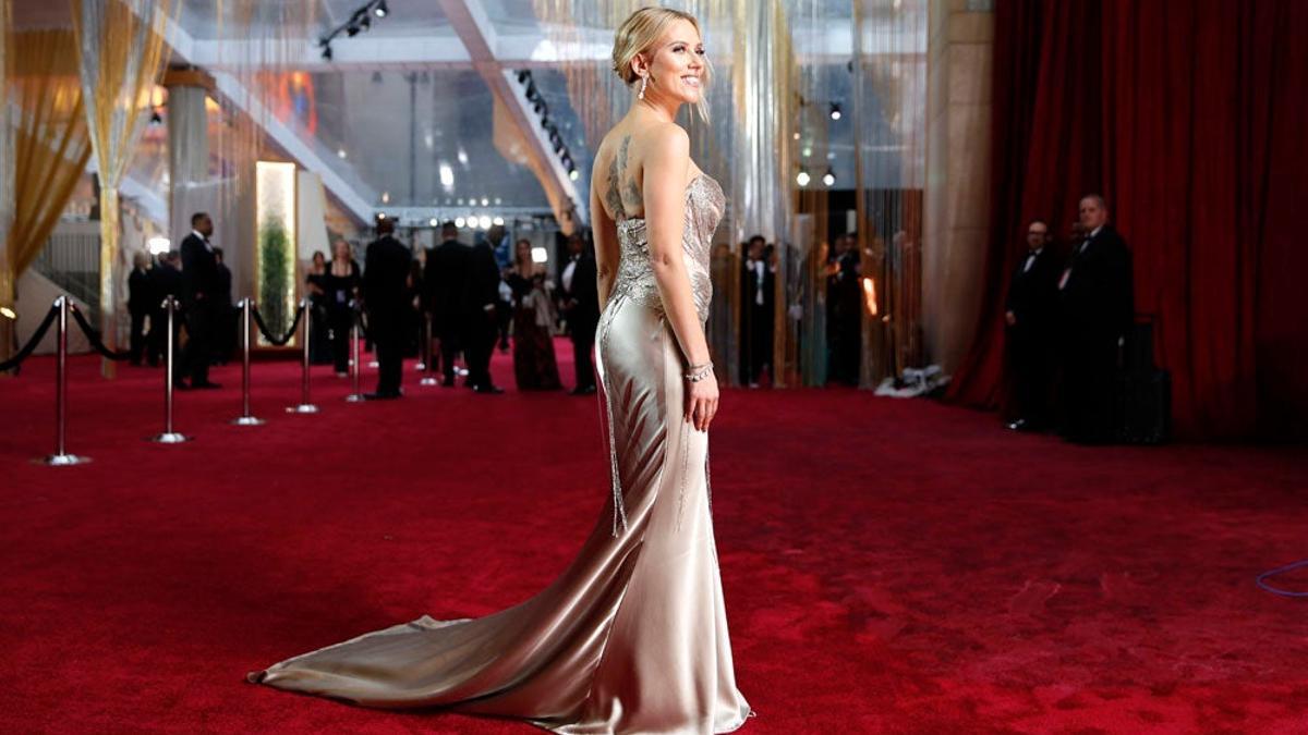 Scarlett Johansson, con vestidazo en la alfombra roja de los Oscar 2020