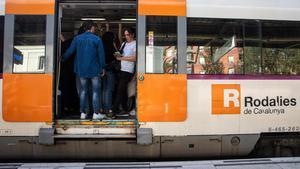 El Govern multa con 900.000 euros a Renfe por atender mal a los viajeros durante la avería de la R2sud en Gavà