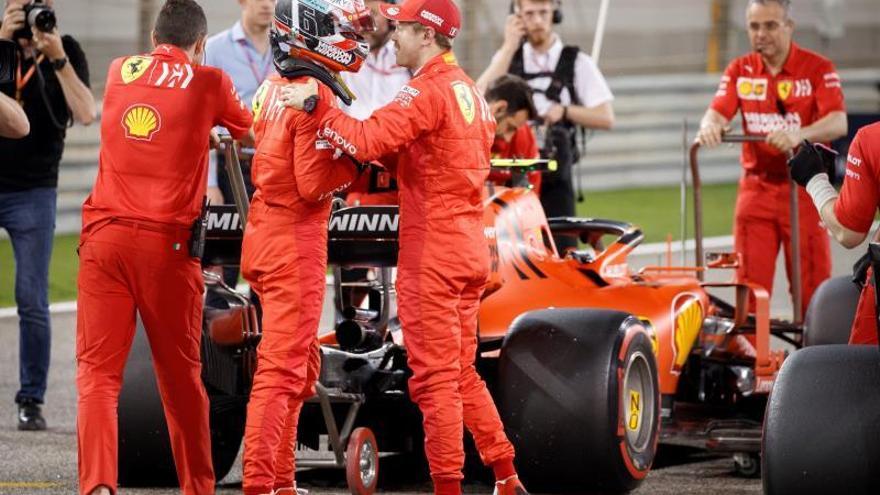 Charles Leclerc firma su primera &#039;pole&#039; en F1 en Bahrein y Sainz sale séptimo