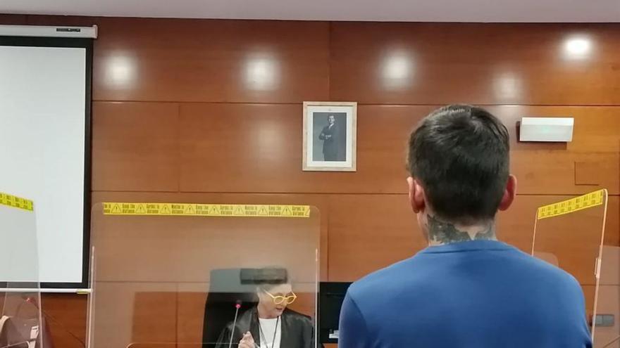 El miedo se apodera de nuevo de Carbajales al volver el joven acusado por amenazas y robos