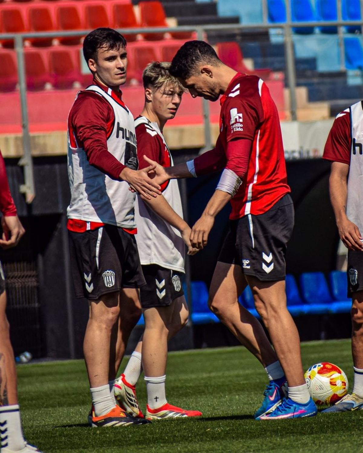 Futbolistas del Eldense durante un entrenamiento de esta semana