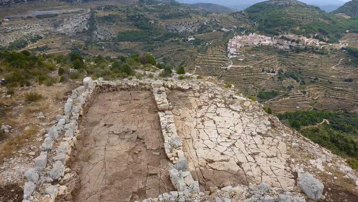Tossal de la Vila, en la Serra d'en Galceran.