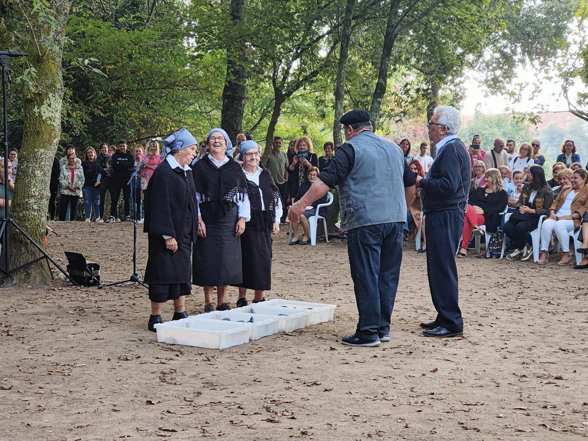 Los usuarios de Afamo convierten San Martiño en un puerto pesquero
