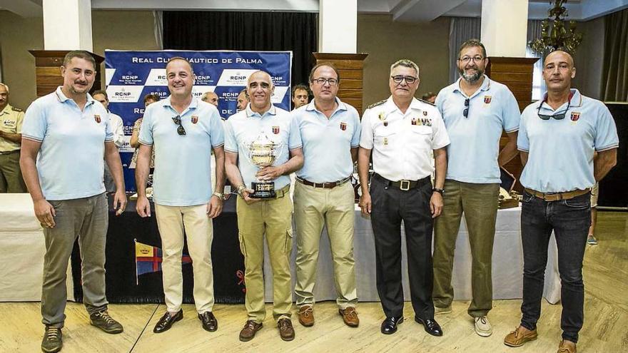 El Azuree gana la regata de las Fuerzas Armadas