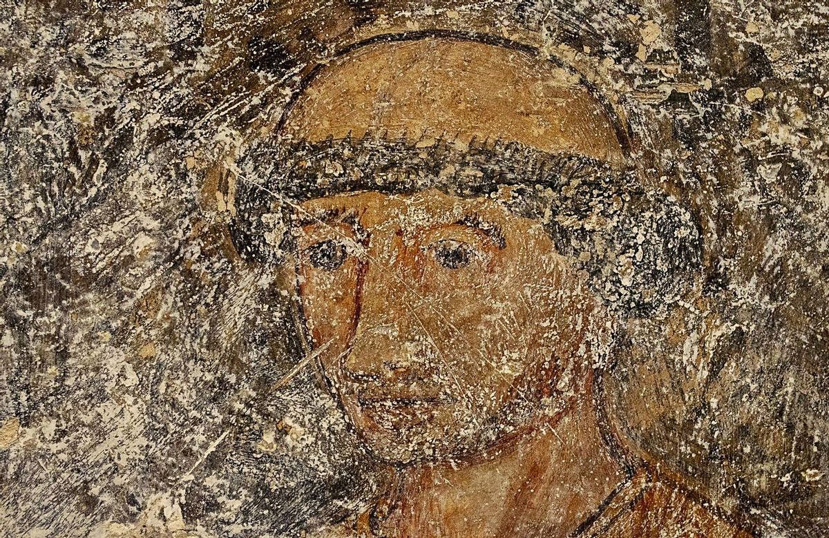 La iglesia de Santo Estevo: de los anillos mágicos de leyenda a los murales ocultos