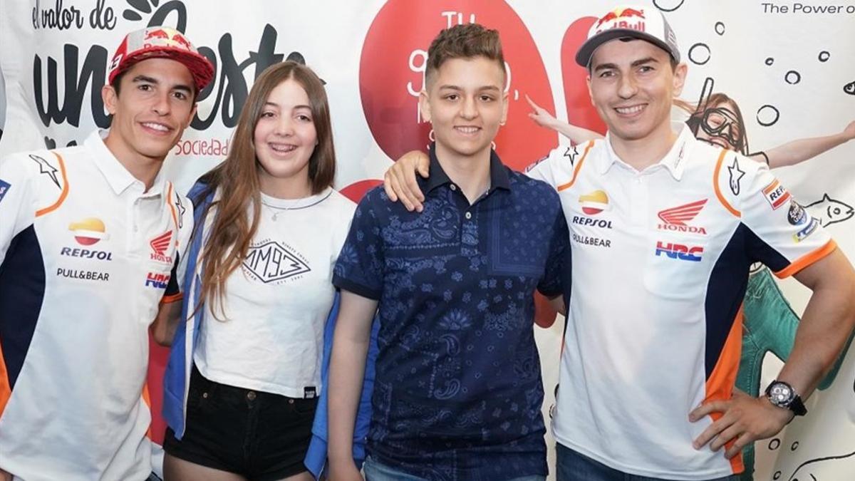 Marc Márquez, Lucia Ortego, Robert Juárez y Jorge Lorenzo, unidos alrededor de la Fundación Pequeño Deseo.