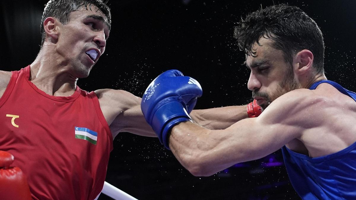 José Quiles, ante Abdumalik Xalokov en un momento del combate.