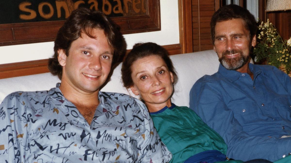Sean, junto a su madre, la actriz Audrey Hepburn, y Robert Wolders, Rob, su última pareja.