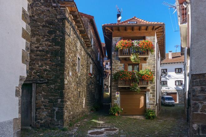 Fachadas de casas en Isaba