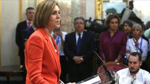 María Dolores de Cospedal, durante la rueda de prensa que dio el 31 de mayo en el Congreso para descartar que Mariano Rajoy fuera a dimitir para boicotear la moción de censura.