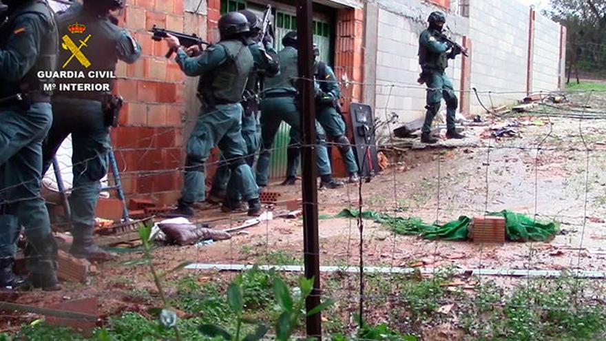 Un momento de la operación llevada a cabo por la Guardia Civil.