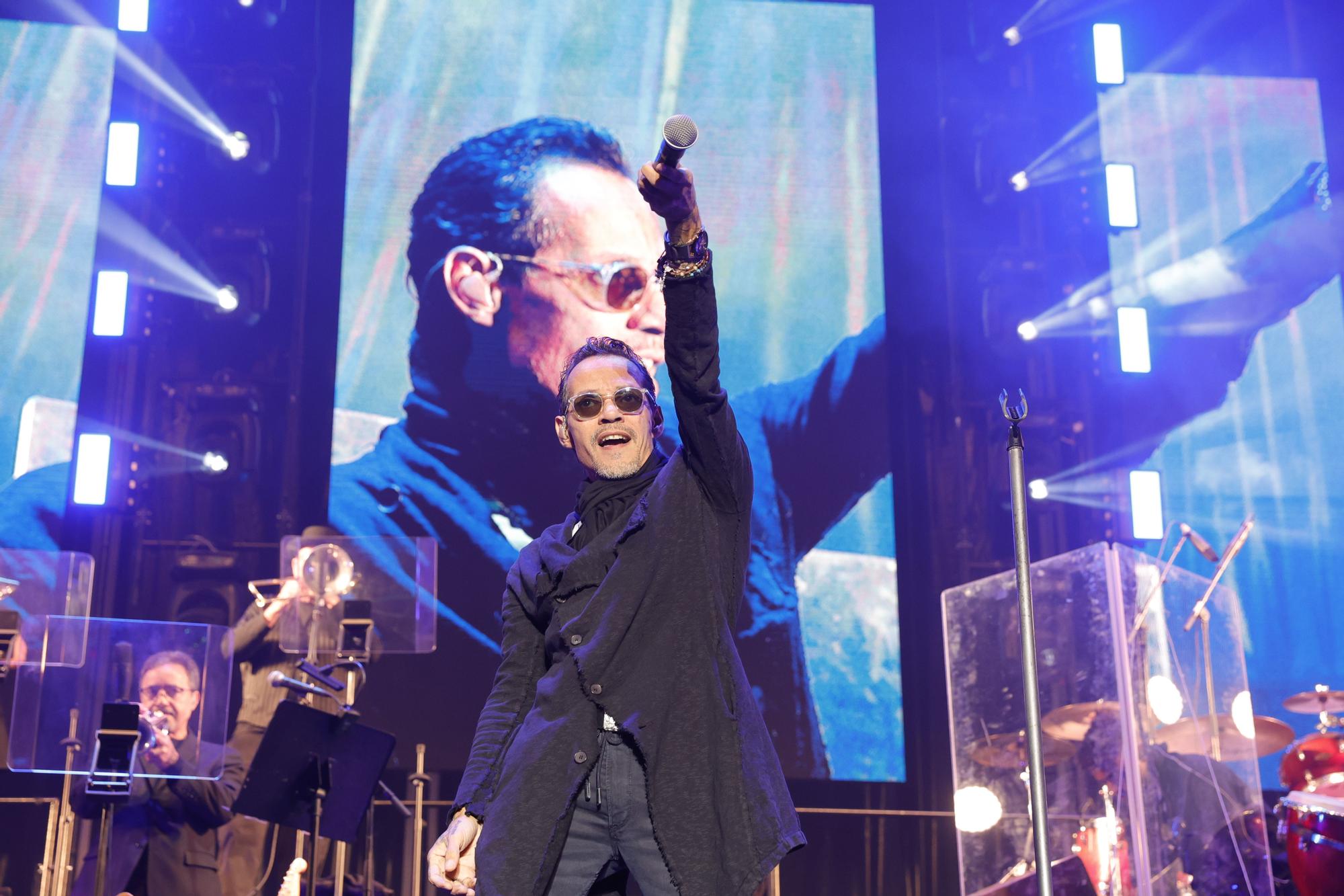 La espera "valió la pena": Marc Anthony parte caderas en Oviedo a ritmo de salsa