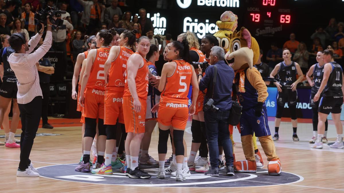El Valencia Basket celebra el pase a semifinales