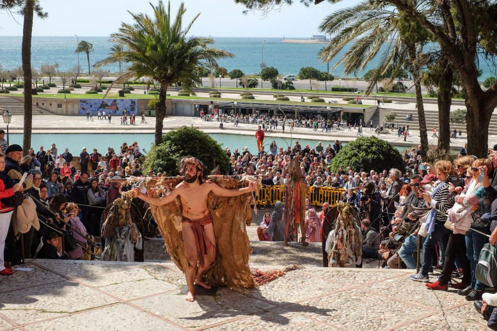 La devoción del Via Crucis de Llorenç Moyà regresa a la Seu