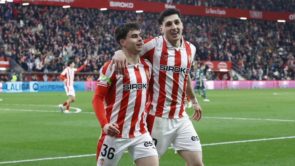 Andrés Ferrari y Manu Rodríguez, durante el partido ante el Huesca.