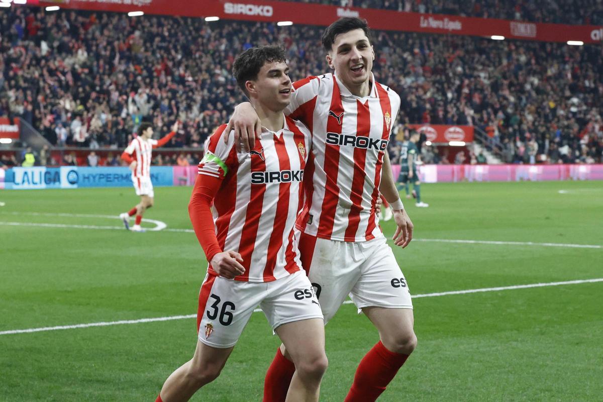 Andrés Ferrari y Manu Rodríguez, durante el partido ante el Huesca.