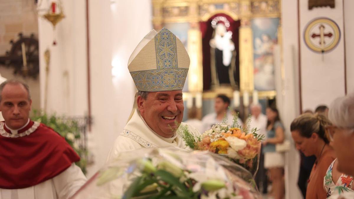 El obispo de Ibiza, tras celebrar este miércoles la misa en la catedral.
