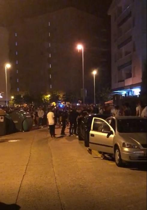 Un grup de joves genera aldarulls a la zona d'oci nocturn de Blanes