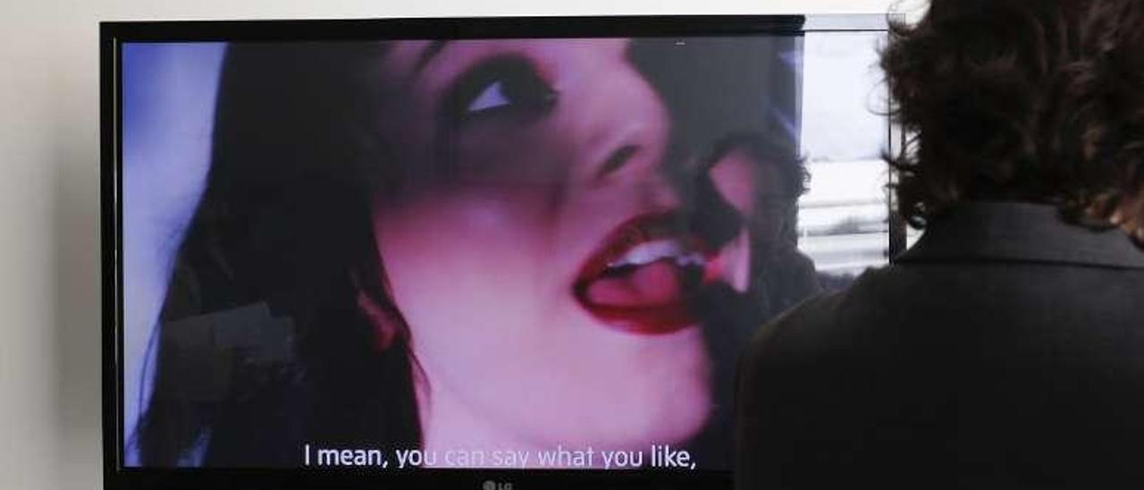 Una de las pantallas de la instalación audiovisual de la Tate Britain en el Niemeyer.