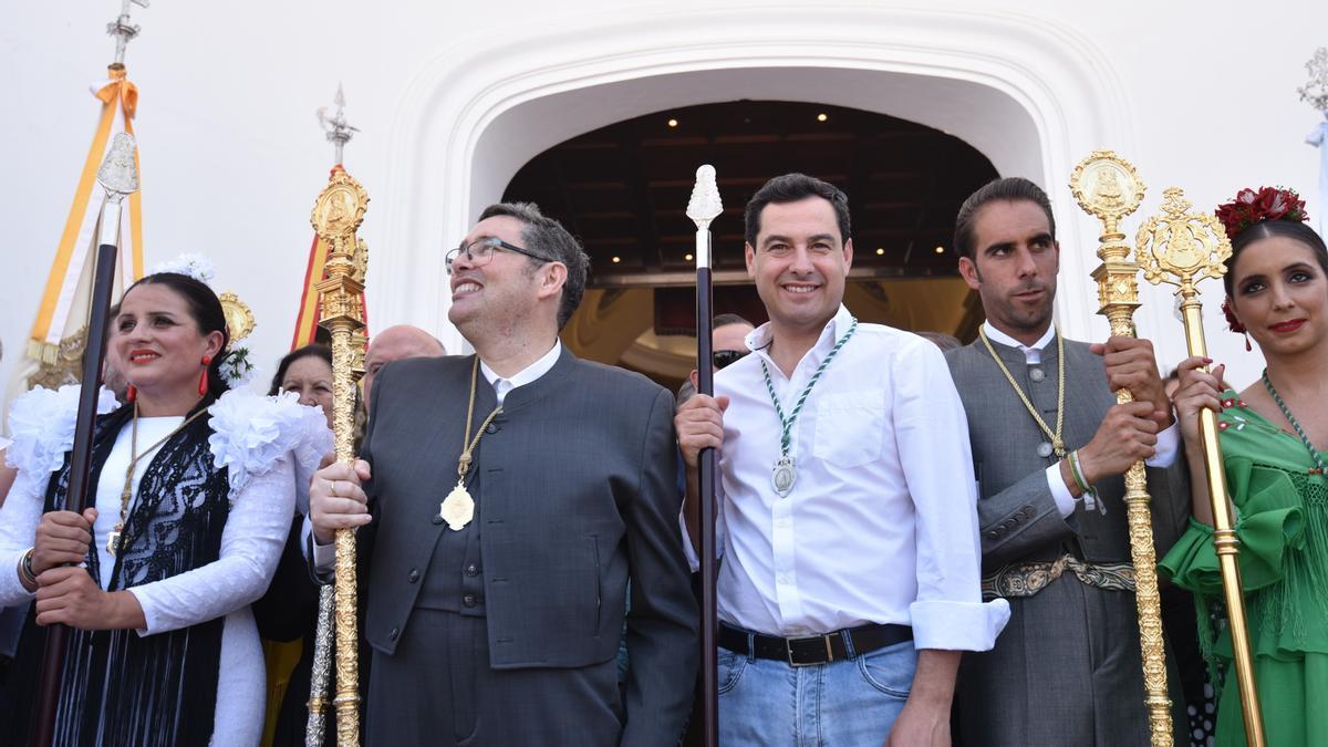 El presidente de la Junta, Juanma Moreno, este sábado en El Rocío.