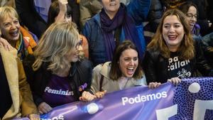 La exministra de Igualdad, Irene Montero,  encabeza una manifestación contra la violencia hacia las mujeres, a 25 de noviembre de 2023, en Madrid.