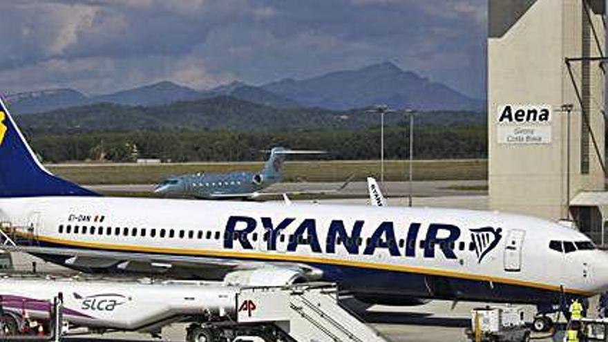 Un avió de Ryanair a l&#039;aeroport Girona-Costa Brava