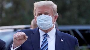 Trump i la seva dona es van vacunar en secret de coronavirus abans de deixar la Casa Blanca