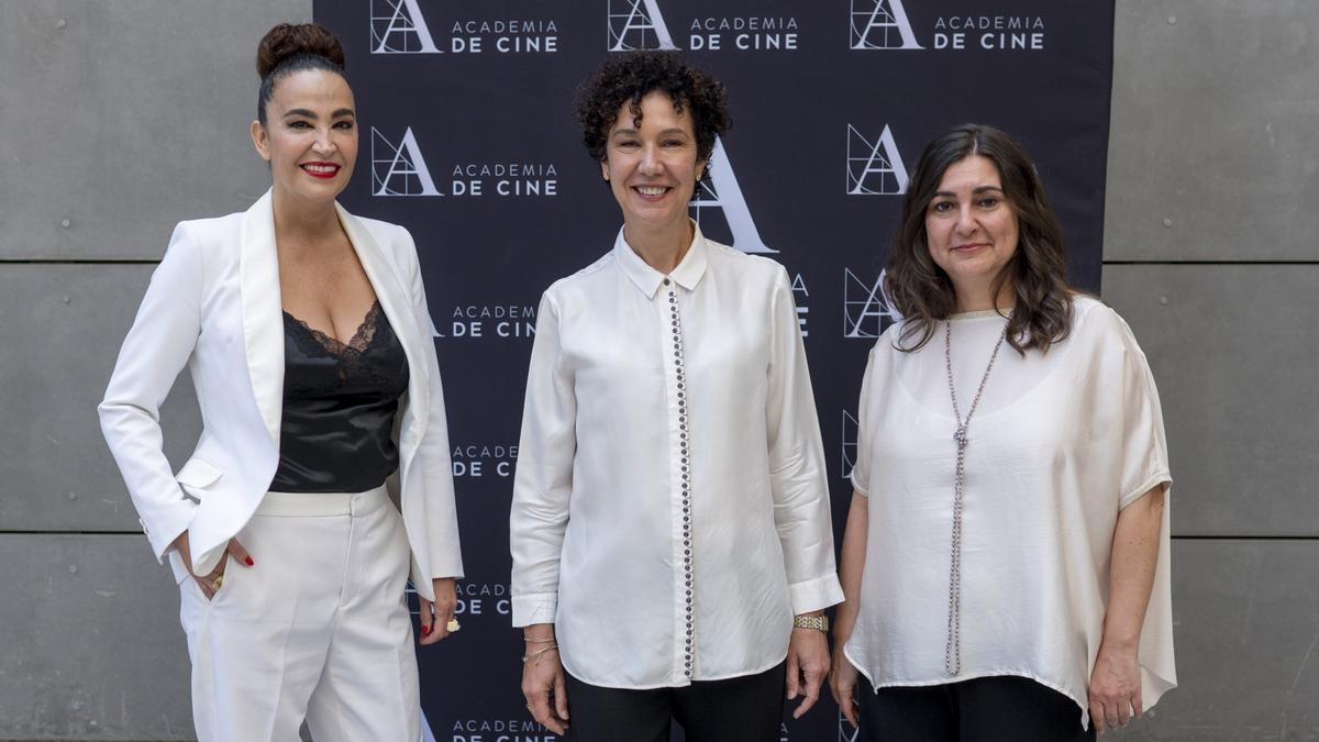 Cristina Rodríguez, Teresa Medina y Pilar Pérez Solano, en la Academia de Cine.