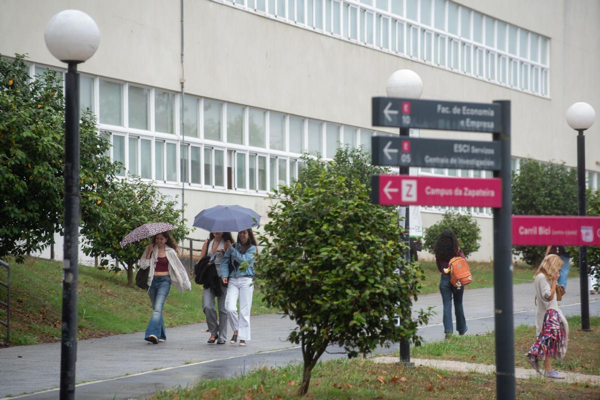 La Universidade da Coruña abre curso con más alumnado de grado sin reducir plazas: se incorporan 3.477 nuevos alumnos y 33 carreras cubren matrícula.