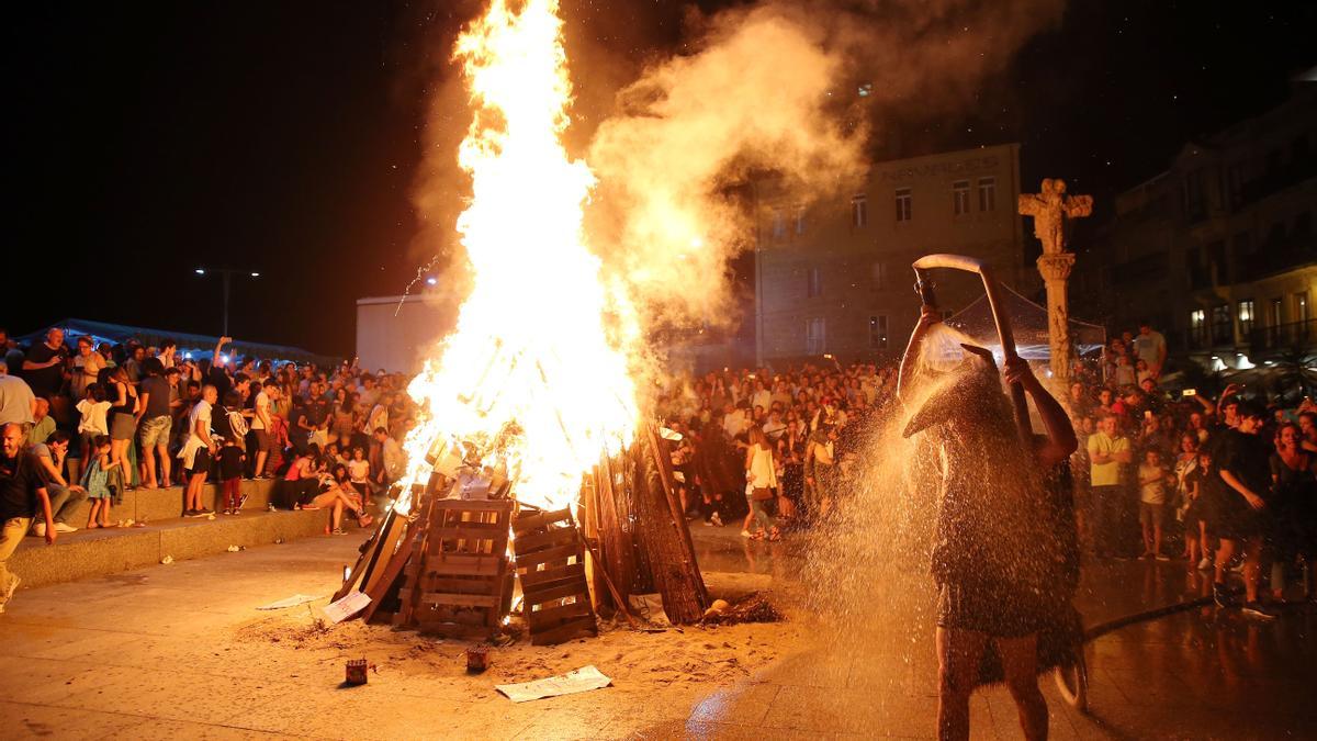 Celebración e lumarada de San Xoán no barrio do Berbés, antes da pandemia.