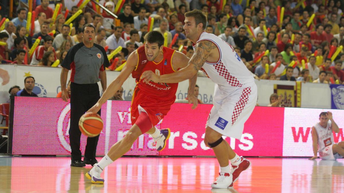 Felipe Reyes, en un amistoso España-Croacia en el Palacio Vista Alegre de Córdoba en 2005.