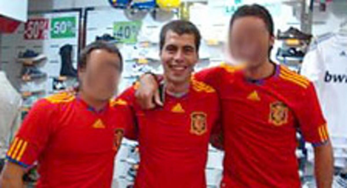 L’etarra Jon Rosales, amb una samarreta de la selecció espanyola. L’etarra Jon Rosales, amb una samarreta de la selecció espanyola.