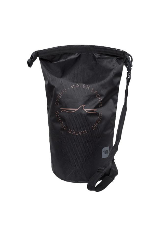 Colección de surf de Oysho: bolsa negra