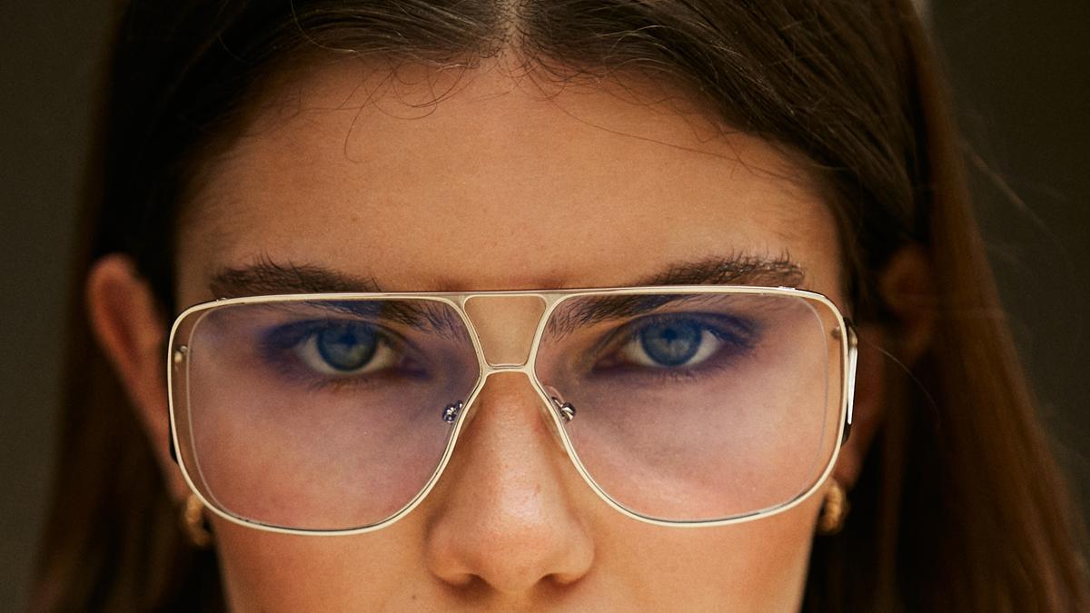 El transparente es tendencia y en gafas y gafas lo tenemos muy claro!