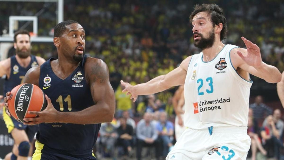 Wanamaker ante Llull durante la pasada final de Euroliga