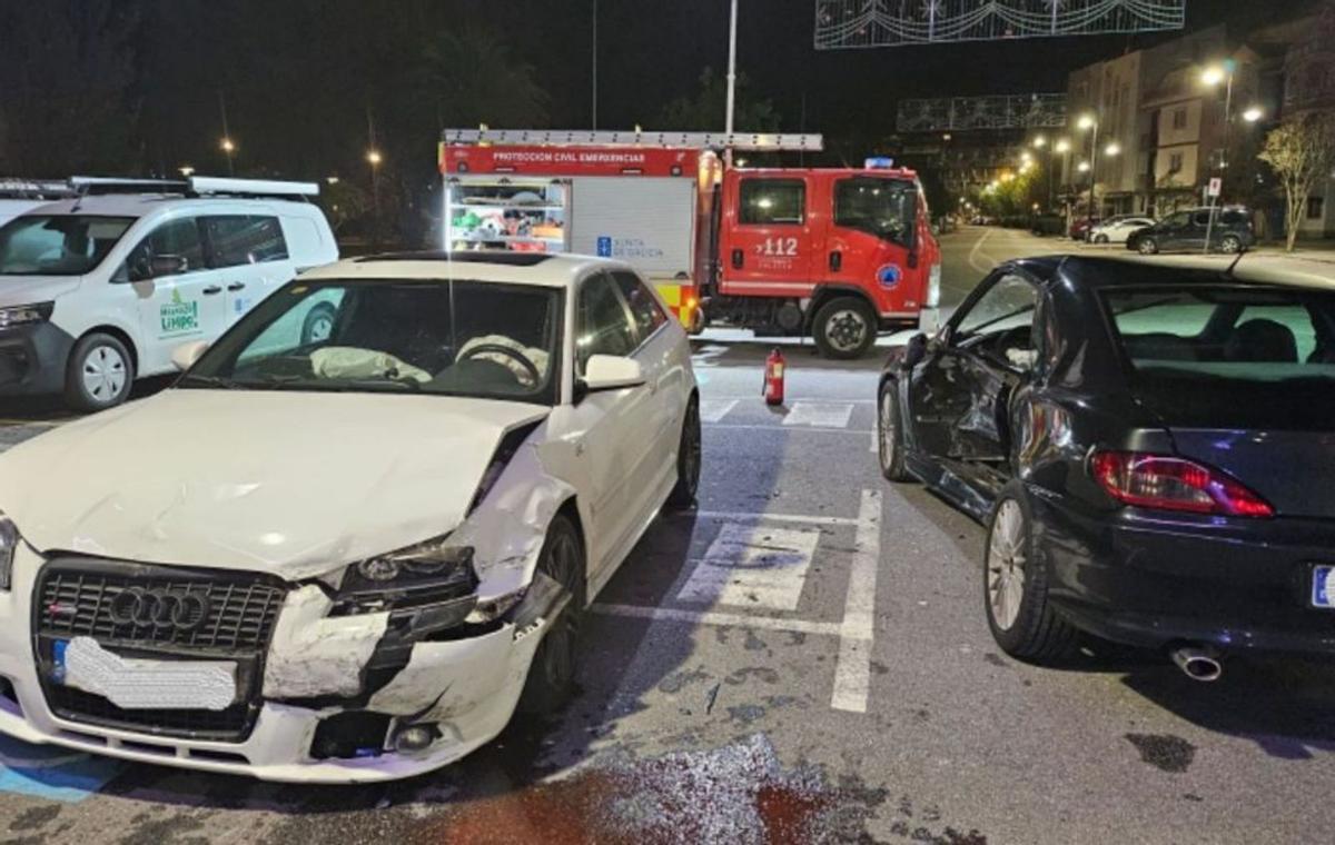Aparatoso choque en Cangas y contra una moto en Meira