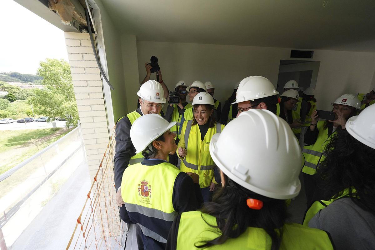 Les imatges de la visita de la ministra d'Habitatge a les obres de pisos protegits a Domeny