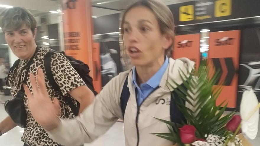 Familia y amigos reciben a Bel Calero por su gran papel en el Mundial de Montaña