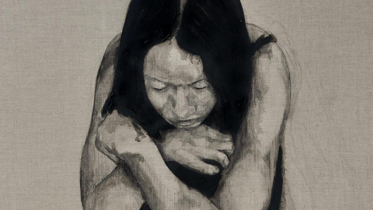 L'exposició 'Matèria negra', de Carles Pedrón, Matèria Negra planteja la fragilitat no com un punt final, sinó com un lloc des d’on activar processos de reconstrucció, resistència i canvi.